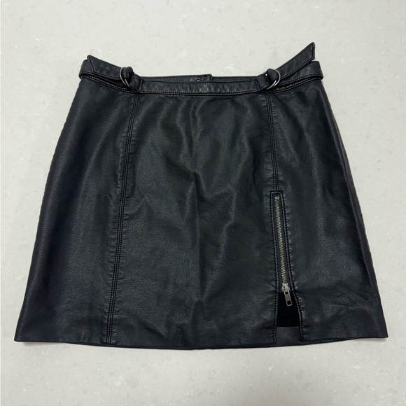Free People Dresses & Skirts - Free People Black Mini Skirt Faux Leather Size 8